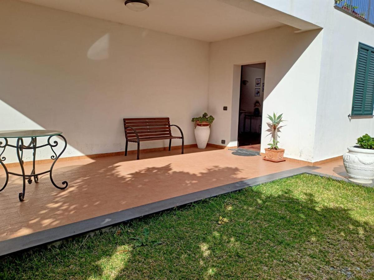 A Nespulara Bed and Breakfast Galati Marina Exteriör bild