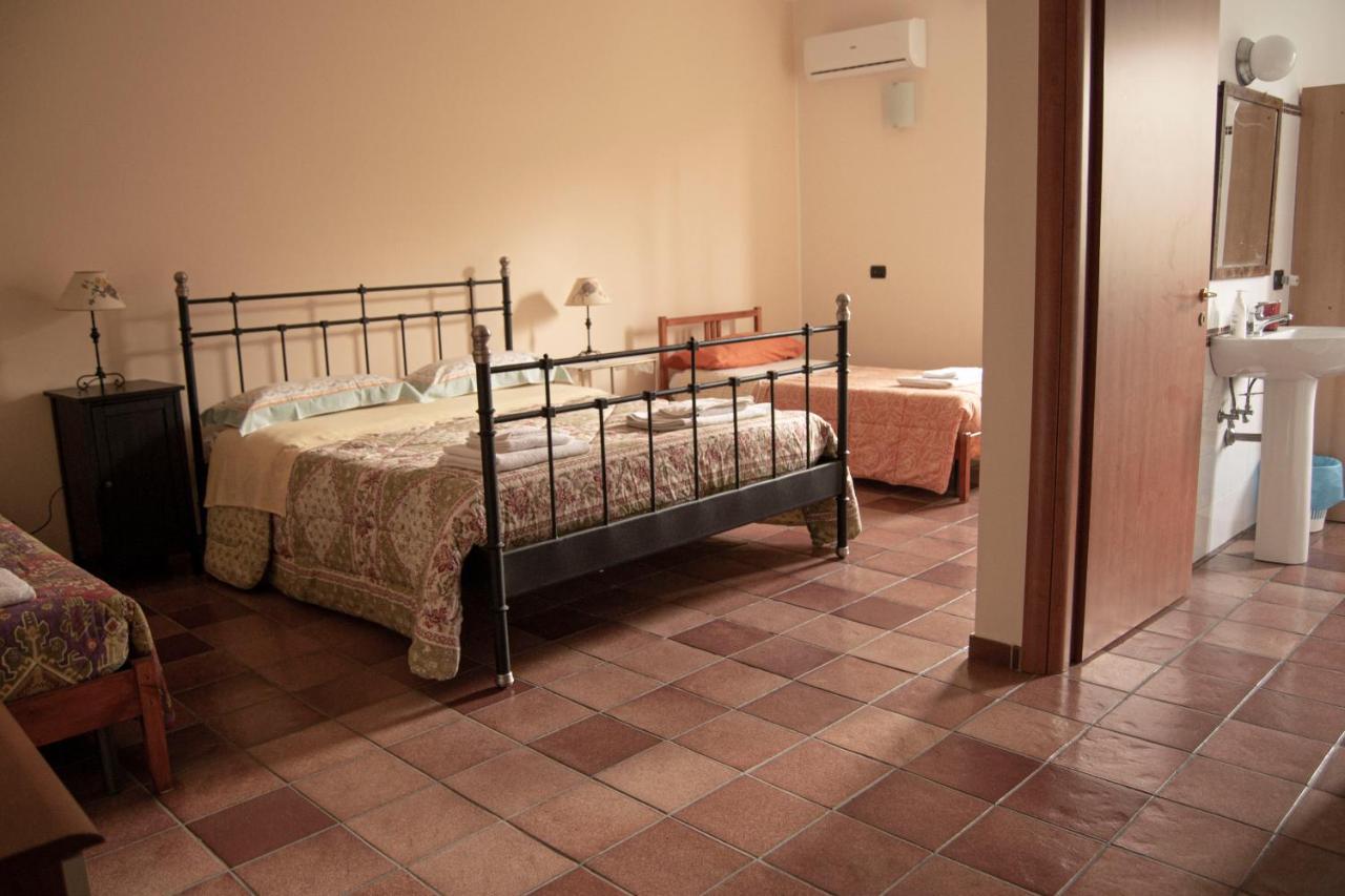 A Nespulara Bed and Breakfast Galati Marina Exteriör bild